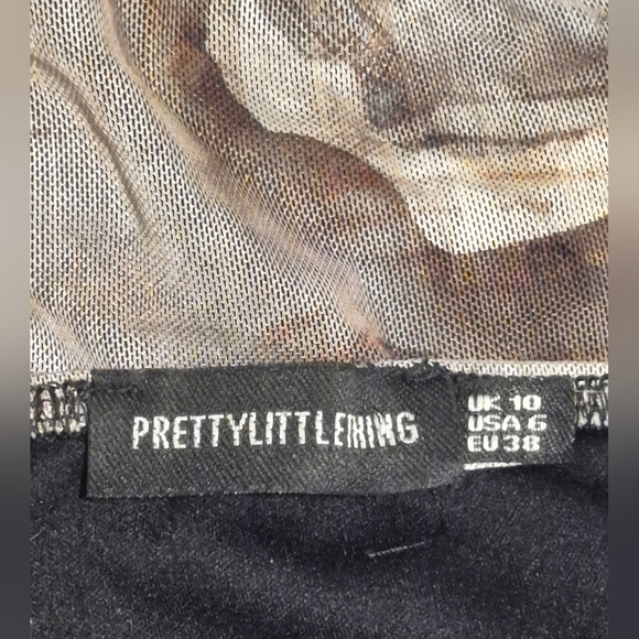 PrettyLittleThing Nude Mesh Abstract Renaissance Print Cup Detail Bodysuit - Picture 5 of 5